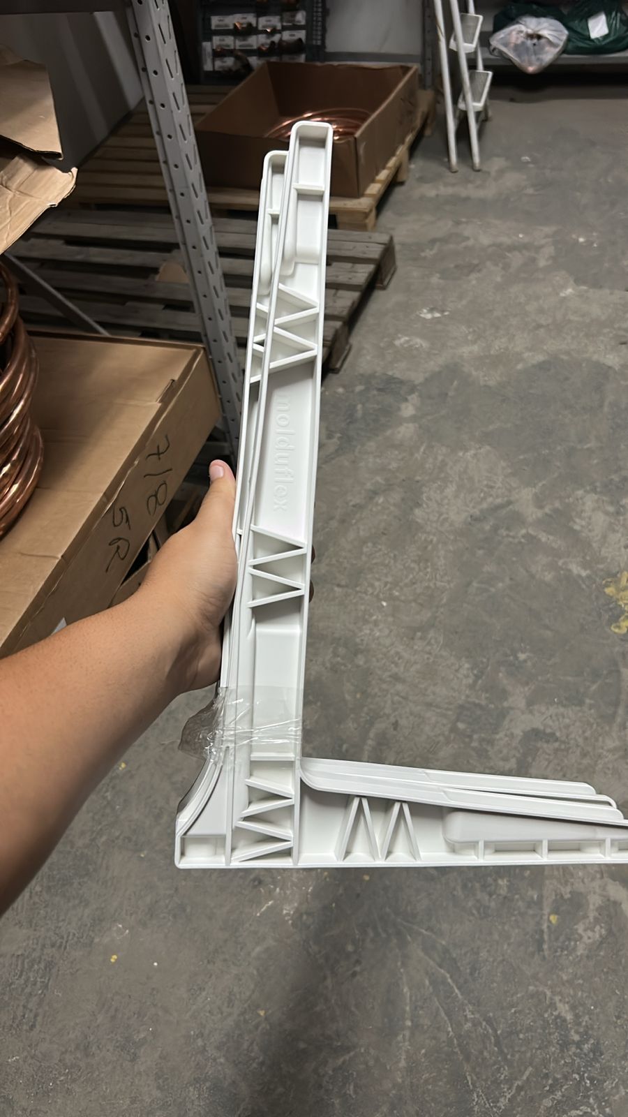SUPORTE AR CONDICIONADO SPLIT PLASTICO 450 MM 7 A 12000 BTUS 2